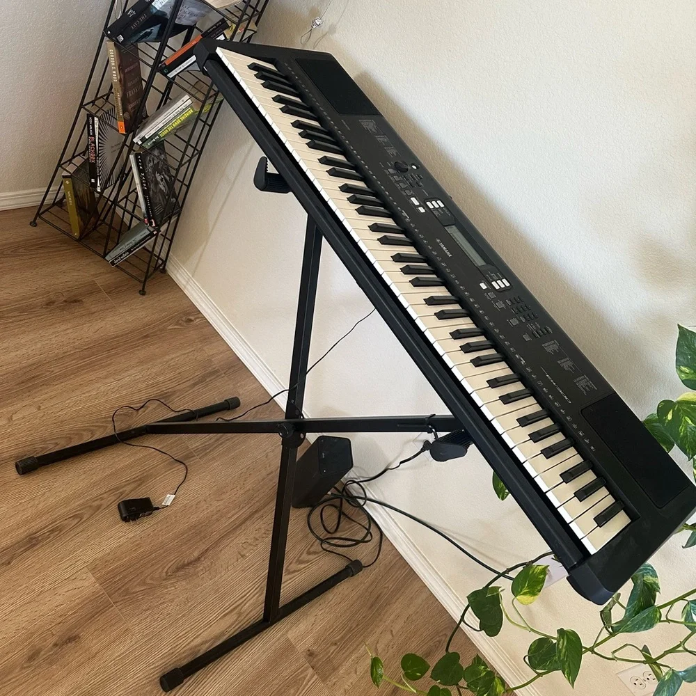 Yamaha Black Keyboard